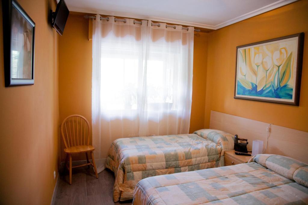 Pension Parque Del Ebro (Adults Only) لوغرونيو الغرفة الصورة